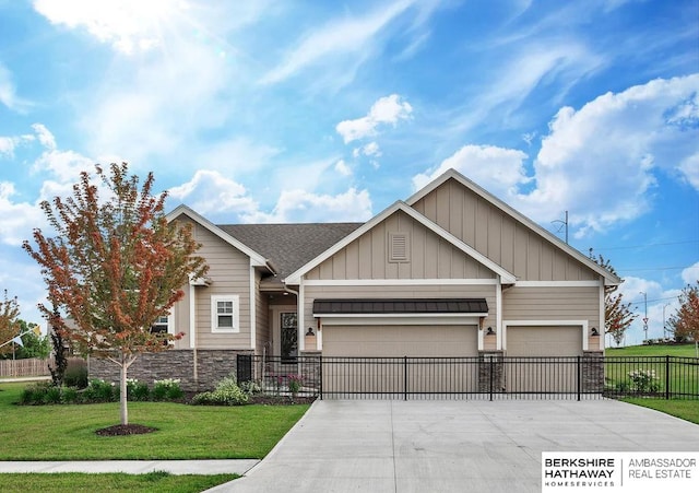 view of front facade featuring a front lawn and a garage