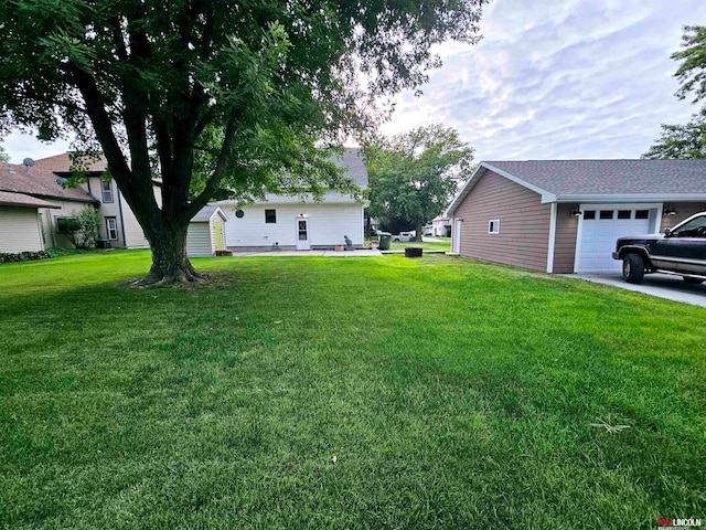 view of yard with a garage