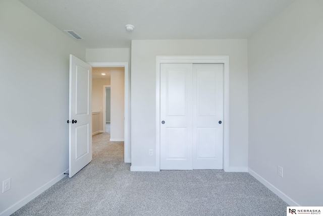 unfurnished bedroom with carpet flooring and a closet