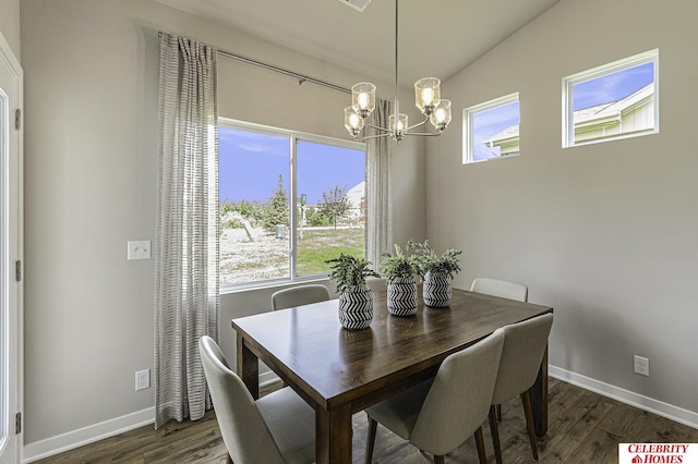 dining space featuring dark wood-style floors, a wealth of natural light, baseboards, and an inviting chandelier