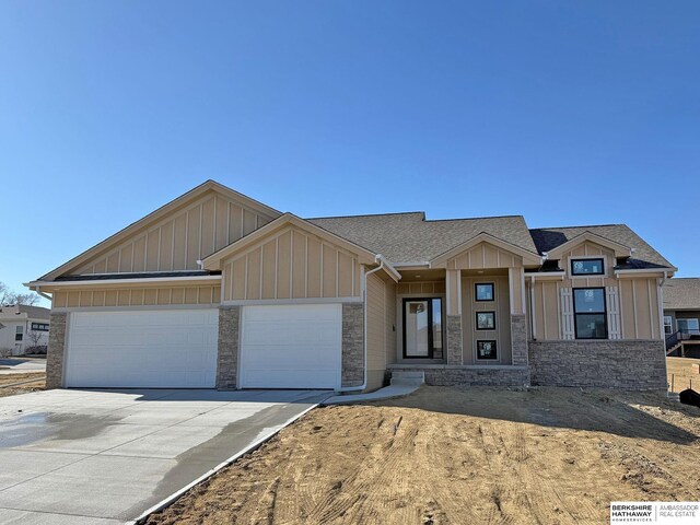 view of front of house featuring a garage and a front lawn