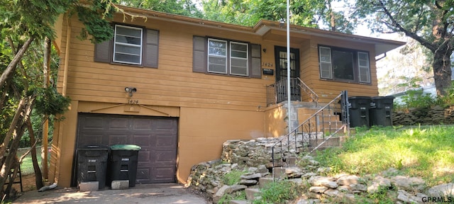 view of front of house featuring a garage