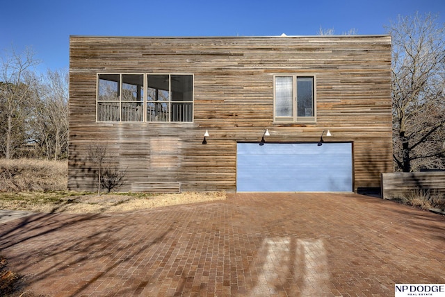 view of front of property featuring a garage