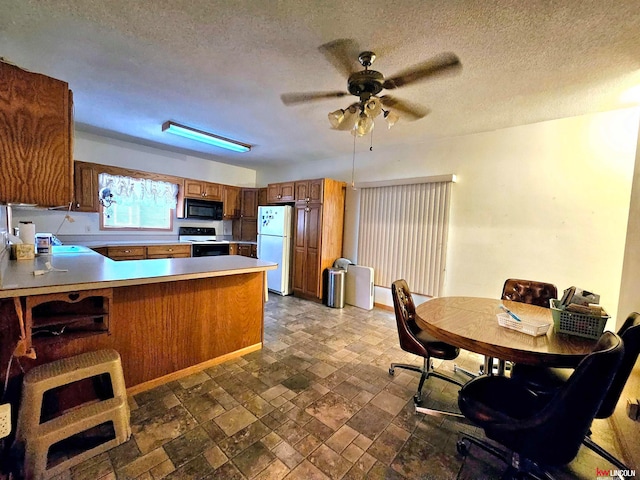 kitchen featuring white refrigerator, electric range oven, kitchen peninsula, ceiling fan, and a textured ceiling