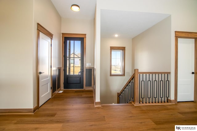 325 S Lakeview Way, Ashland, NE 68003 - foyer with wood finished floors and baseboards
