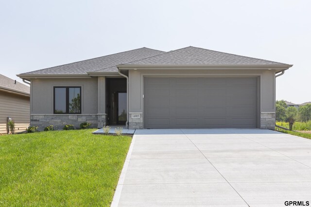 prairie-style house featuring a front lawn