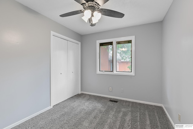 unfurnished bedroom with carpet flooring, ceiling fan, and a closet