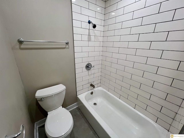 bathroom with tiled shower / bath and toilet