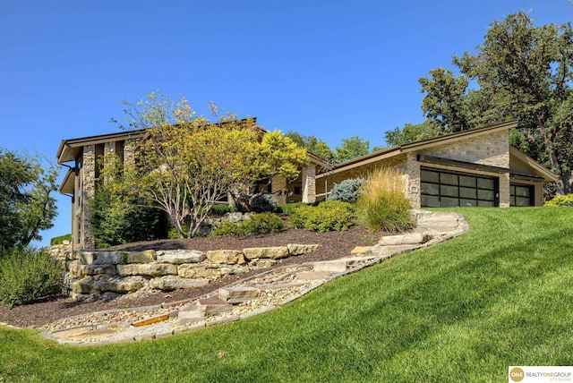 view of front of home with a front lawn