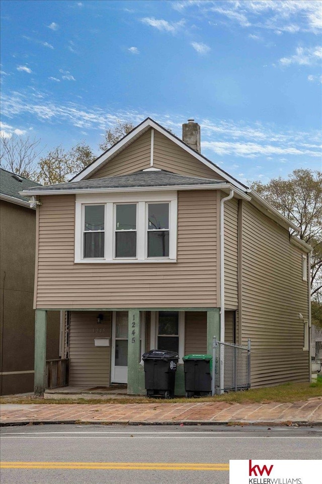 view of front of property