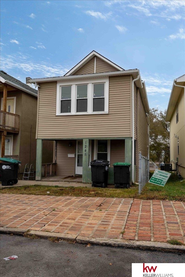 view of front of property