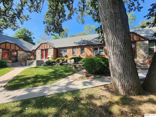 view of front of home with a front lawn