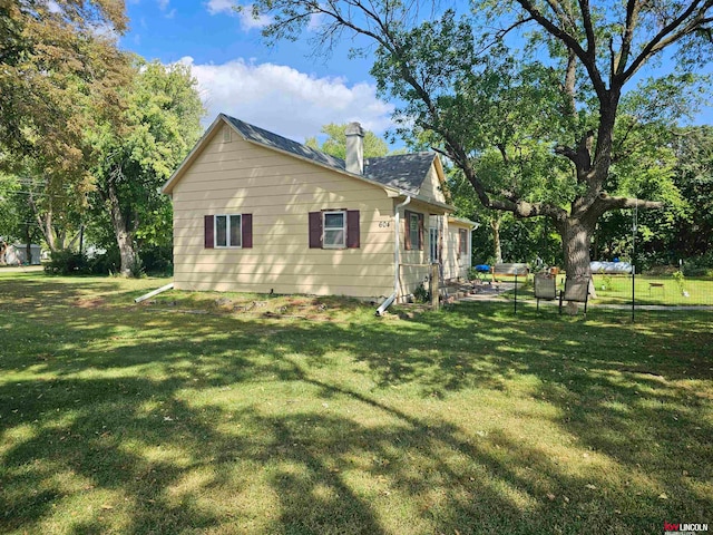 view of side of property featuring a lawn