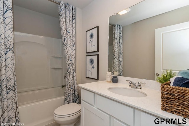 full bathroom with shower / tub combo with curtain, vanity, and toilet