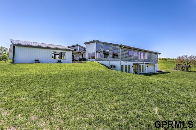 back of house featuring a yard