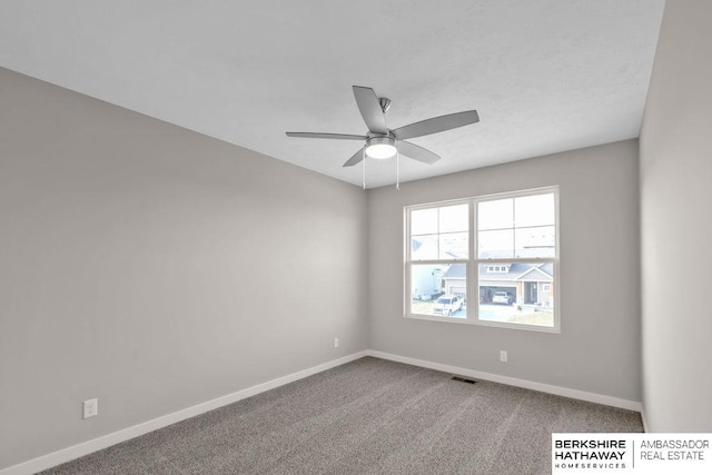 unfurnished room featuring ceiling fan and carpet