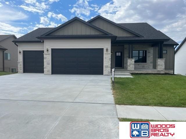 view of front facade with a garage and a front lawn