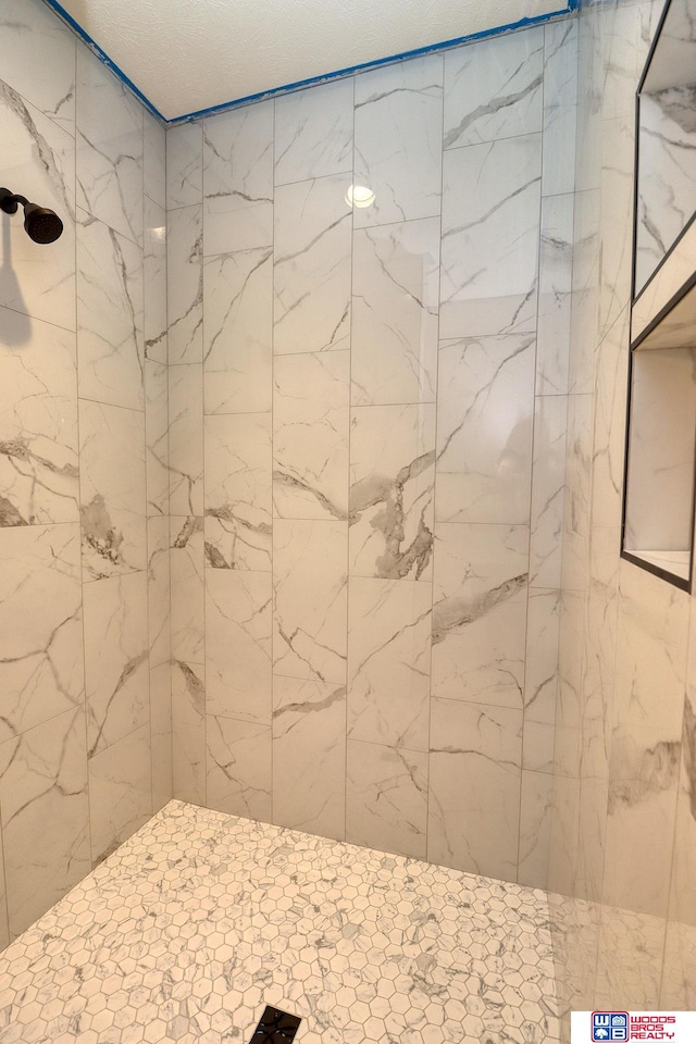 bathroom featuring a tile shower