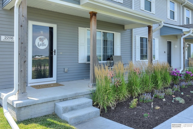 property entrance featuring a porch