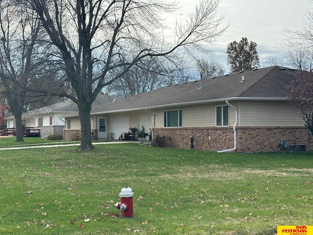 view of front of property featuring a garage and a front lawn