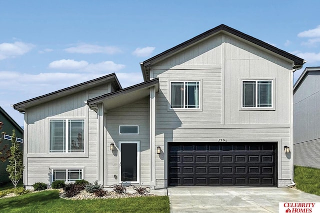 view of front facade featuring a front lawn and a garage