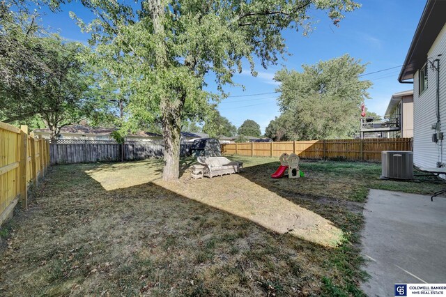 view of yard with central AC