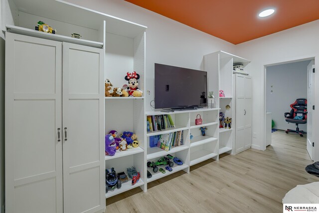 recreation room with light hardwood / wood-style flooring