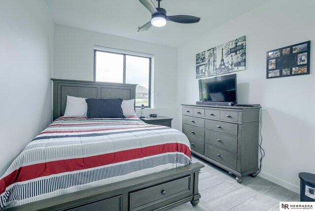 bedroom featuring light hardwood / wood-style floors and ceiling fan