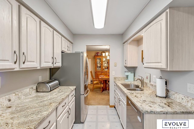 kitchen with stainless steel appliances, a chandelier, sink, and white cabinetry