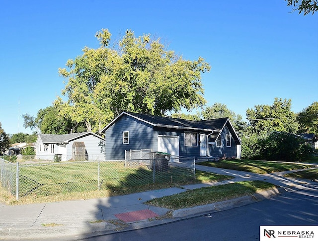 view of front of house featuring a front yard