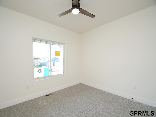 carpeted empty room featuring ceiling fan