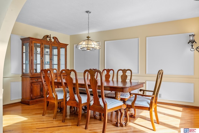 dining room featuring light hardwood / wood-style flooring and a notable chandelier