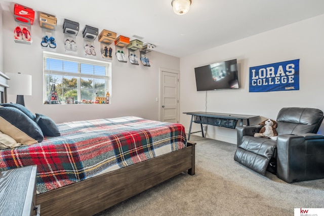 view of carpeted bedroom