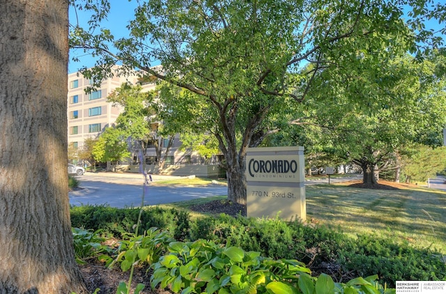 view of community / neighborhood sign