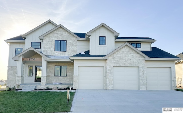 view of front of house featuring a garage and a front yard