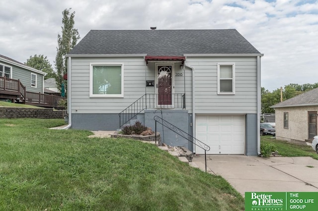 view of front of house featuring a front yard and a garage