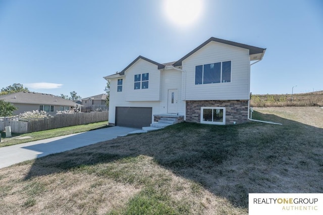 view of front of home featuring a front yard and a garage