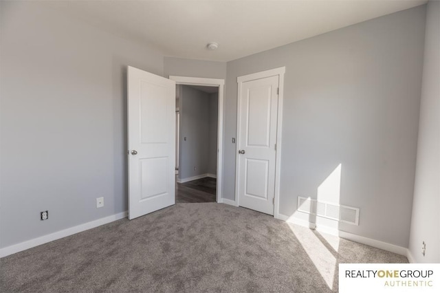 unfurnished bedroom with carpet floors