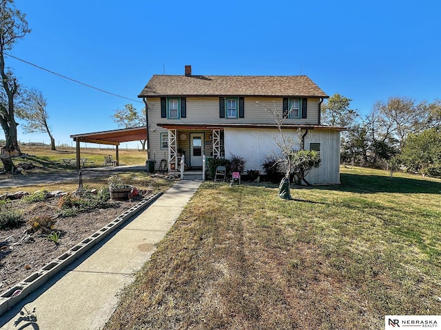 view of front of house featuring a carport and a front lawn