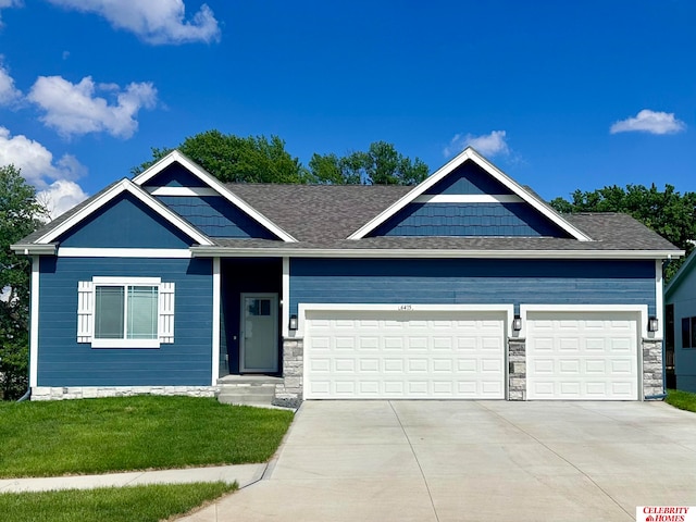 view of front facade featuring a garage and a front lawn