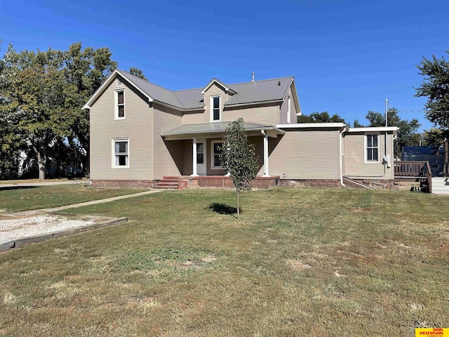 view of front facade featuring a wooden deck and a front lawn