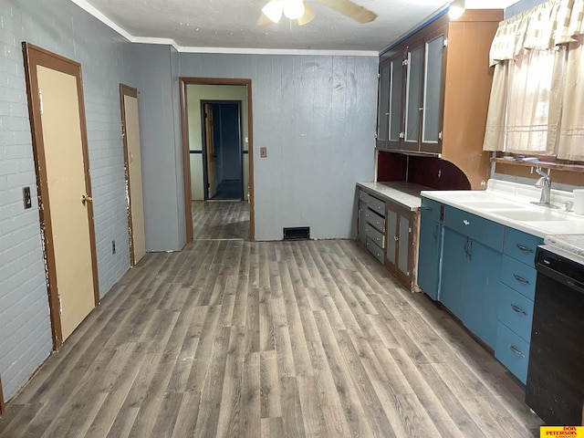 kitchen featuring ceiling fan, hardwood / wood-style floors, sink, crown molding, and dishwasher