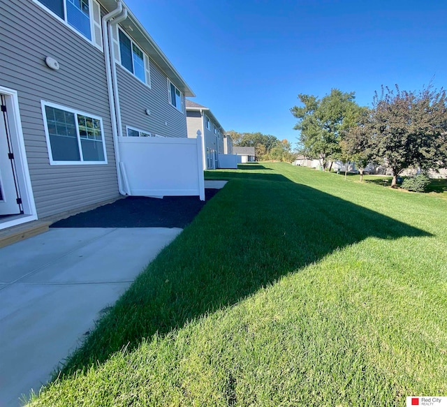 view of yard featuring a patio