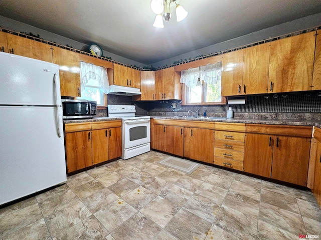 kitchen with sink, tasteful backsplash, and white appliances