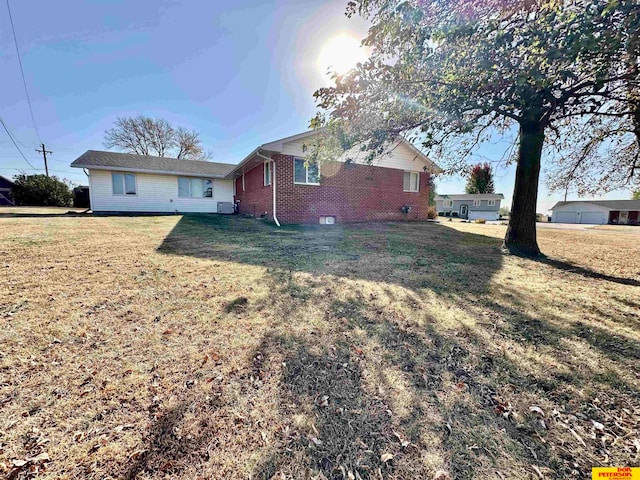 view of front of house with a front yard