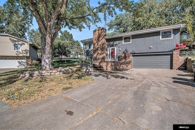 view of front facade featuring a garage