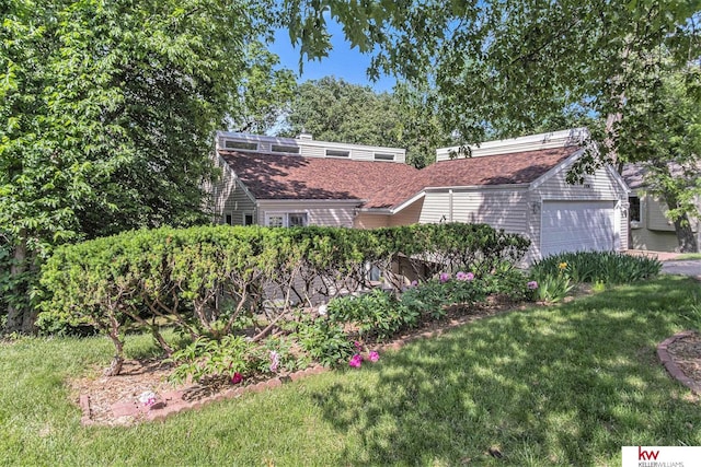 view of front of house featuring a garage and a front lawn