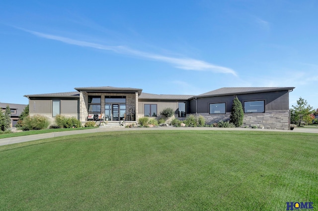 prairie-style home featuring a front lawn