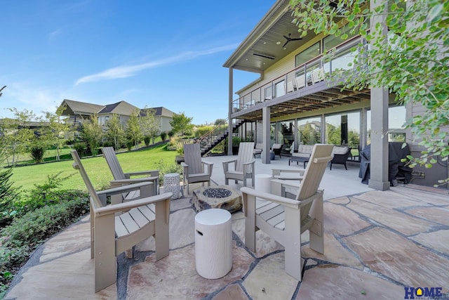 view of patio featuring a fire pit