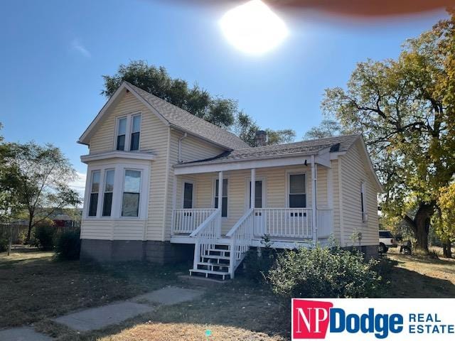 view of front of house with covered porch